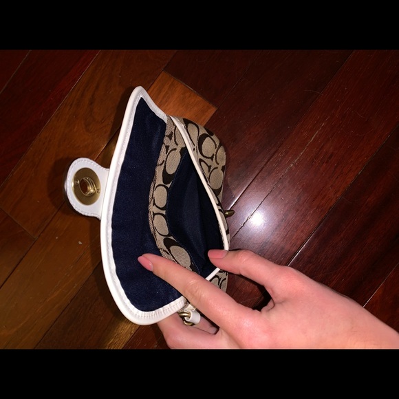 Authentic Coach Wrislet clutch - Picture 5 of 5